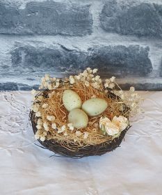 Nid printannier en rotin